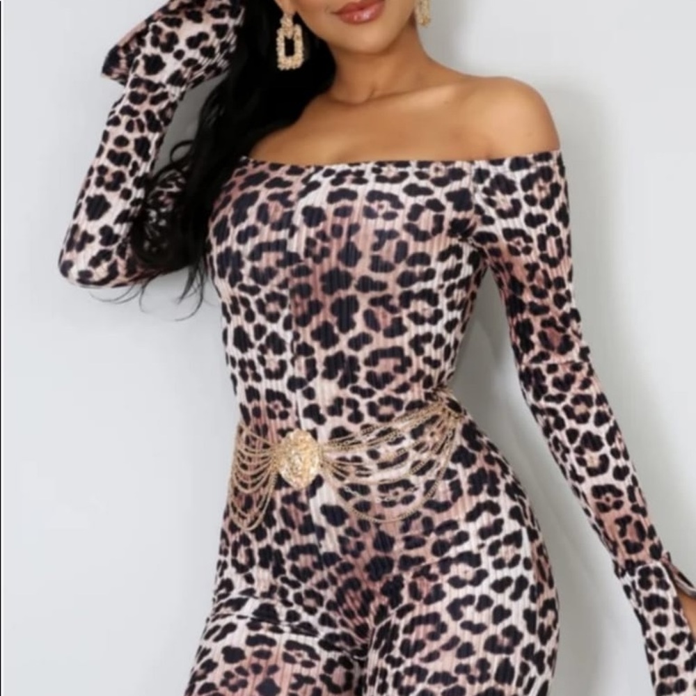 Clothes - Picture 5 of 8